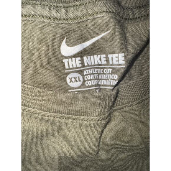 The Nike tee Green Camp Men’s Xxl Graphic T (q12) - Picture 3 of 4